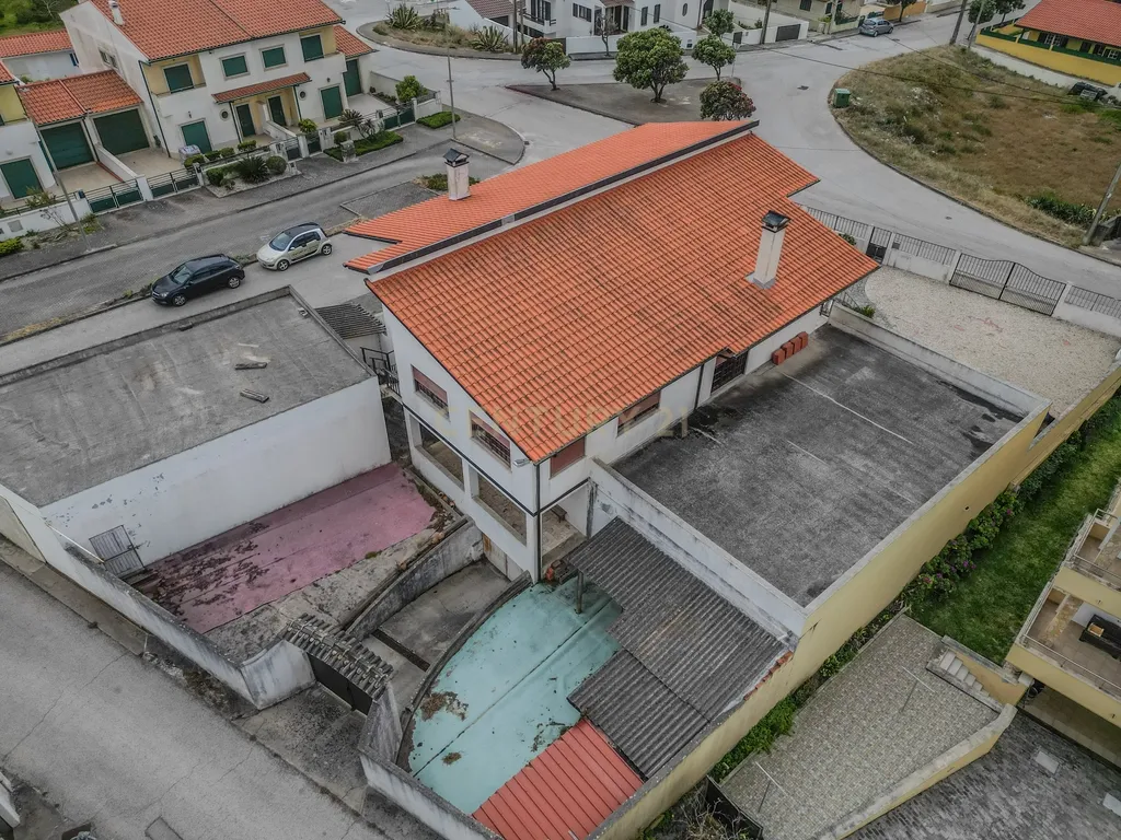 Moradia com vista mar, situada numa aldeia piscatória a 200m da praia - Image 10