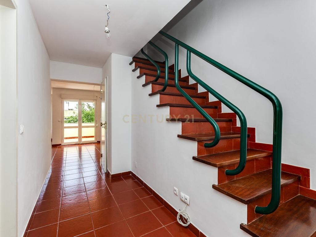Apartamento T4 Duplex no coração de Telheiras - Image 6
