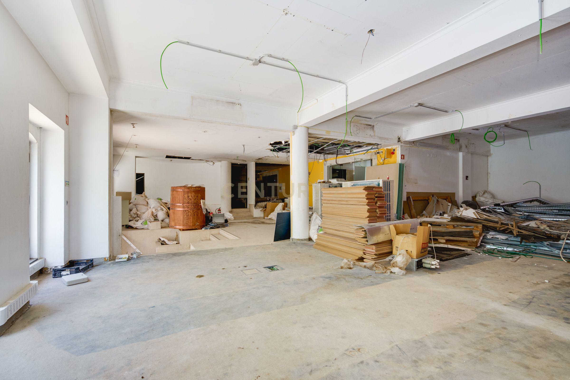 Fotografia 4 de Prédio de Serviços em Alcântara – Projeto Aprovado para Aparthotel com 15 Unidades | Próximo ao LX Factory e Allo | Alcântara Lisbon Offices