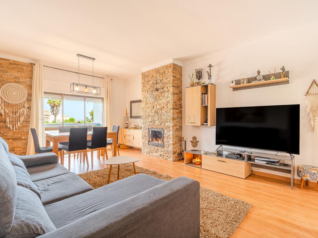 Apartamento T2 de 105m2 com Varanda e Vista Campo – Páteo, Albufeira - Image 3