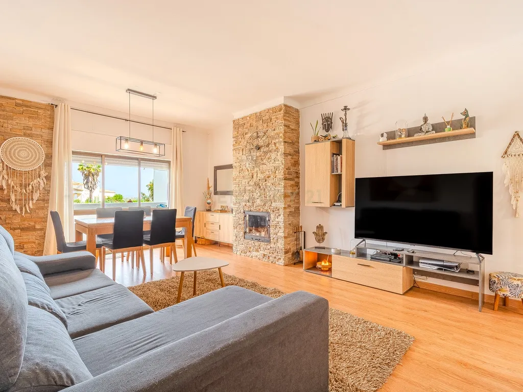 Apartamento T2 de 105m2 com Varanda e Vista Campo – Páteo, Albufeira - Image 3