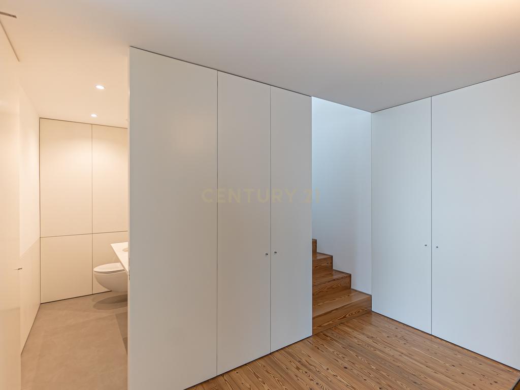 Apartamento T2 com 149 m2 - Centro Histórico de Matosinhos - Image 15