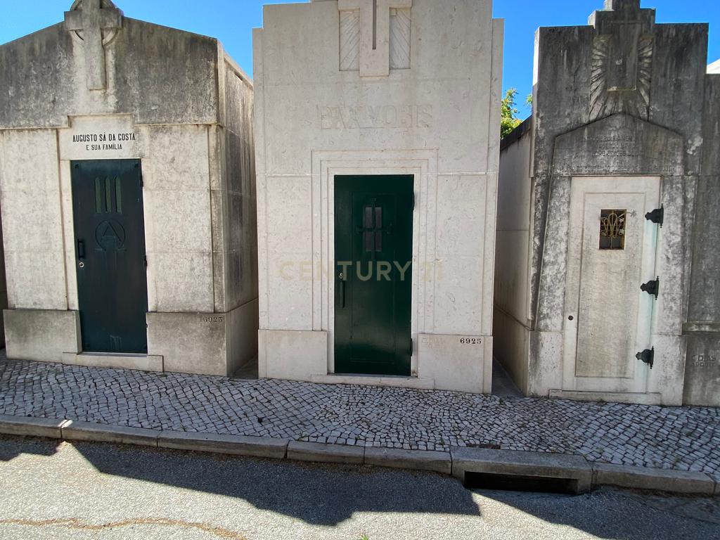 Jazigo à Venda no Cemitério dos Prazeres – Lisboa - Image 2
