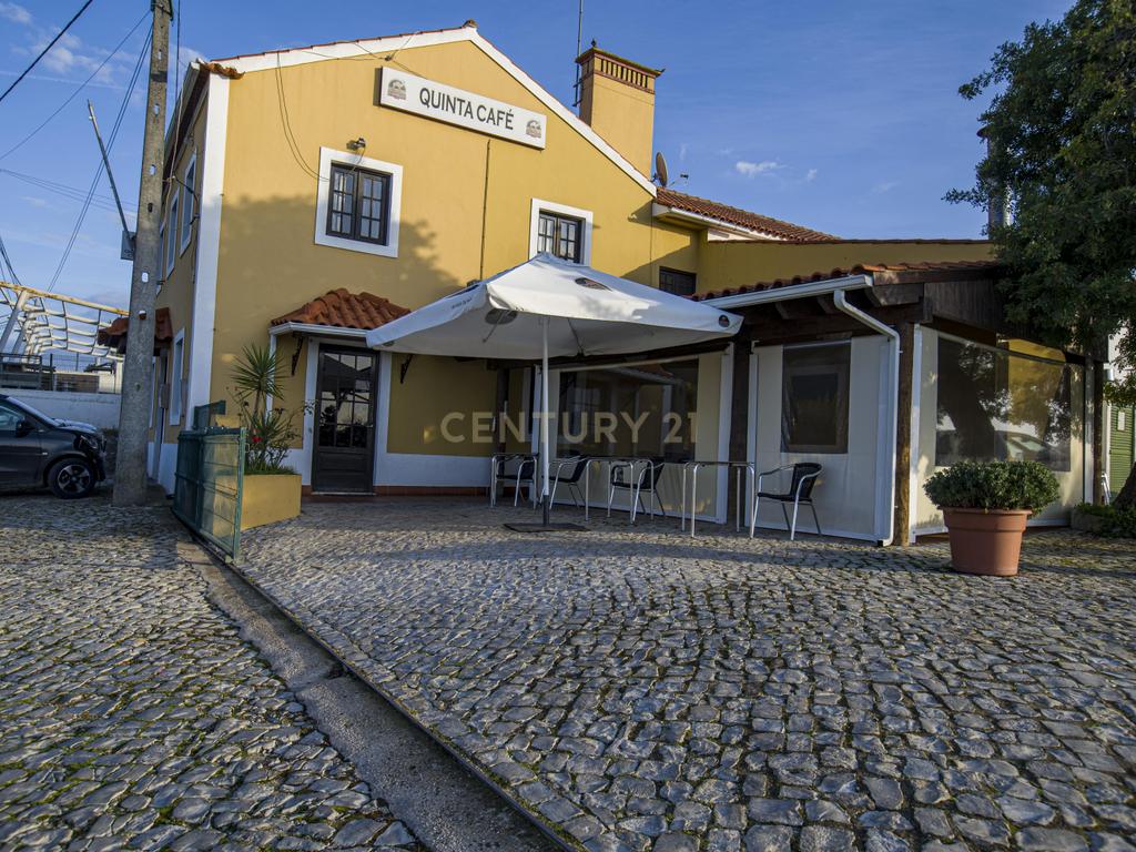 Quinta Para venda em S. Pedro De Tomar com Apartamento T3, Café/Restaurante e espaço para Casamentos. - Image 2