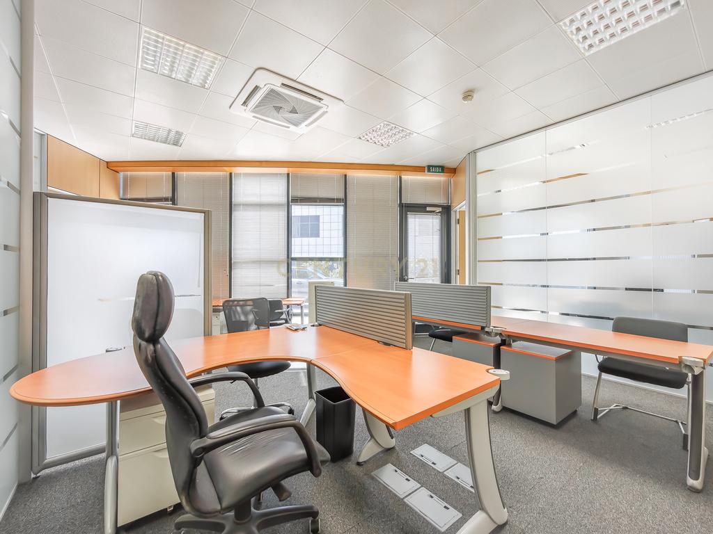 Arrendamento de escritório com 2 salas de reuniões e sala comum | Arrecadação | 1 Parqueamento Beloura Office Park - Image 18