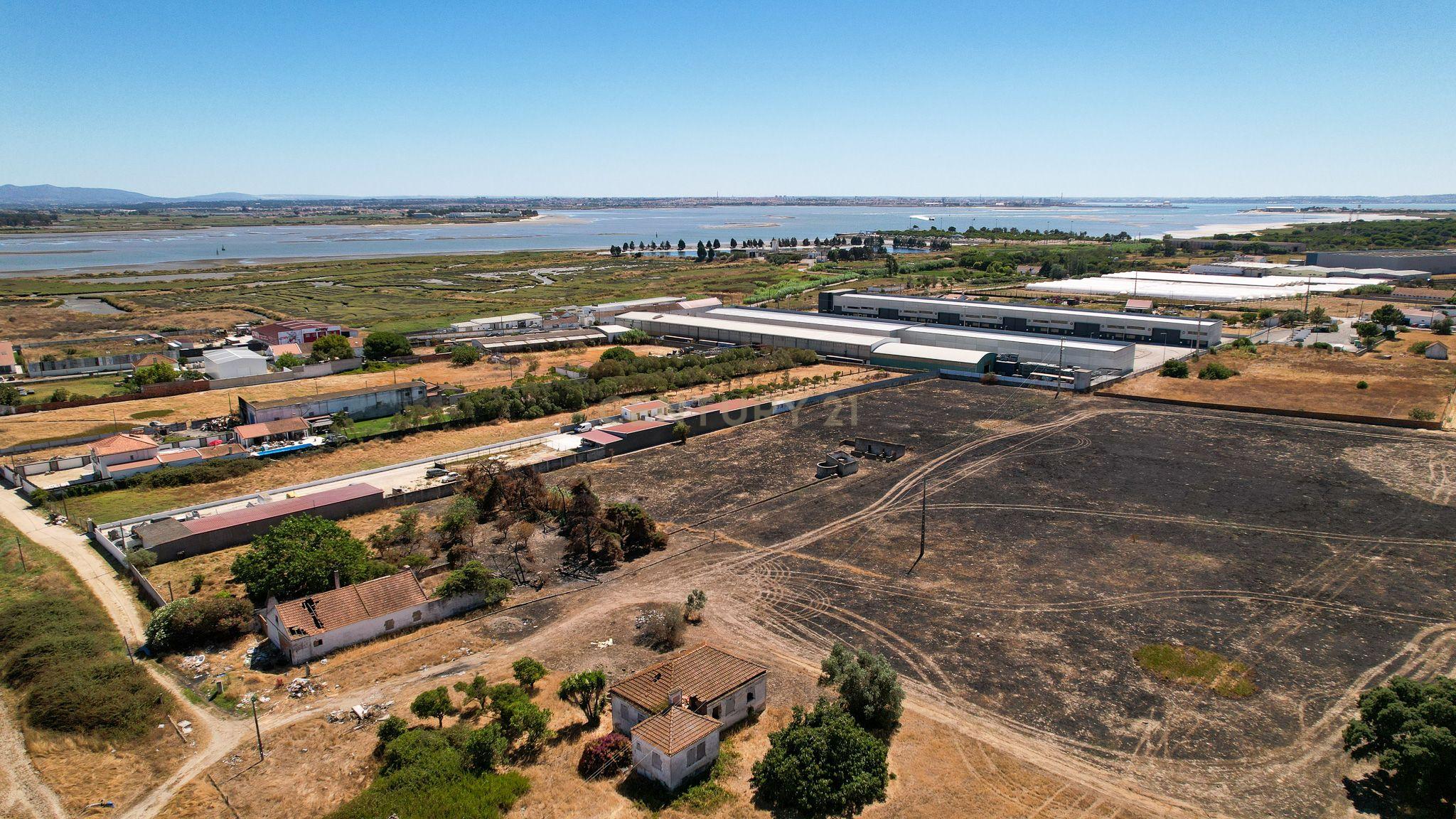 Fotografia 2 de 💥 Terreno Rústico com 10.105 m² em Zona Industrial – Montijo - Excelente Investimento! 💥