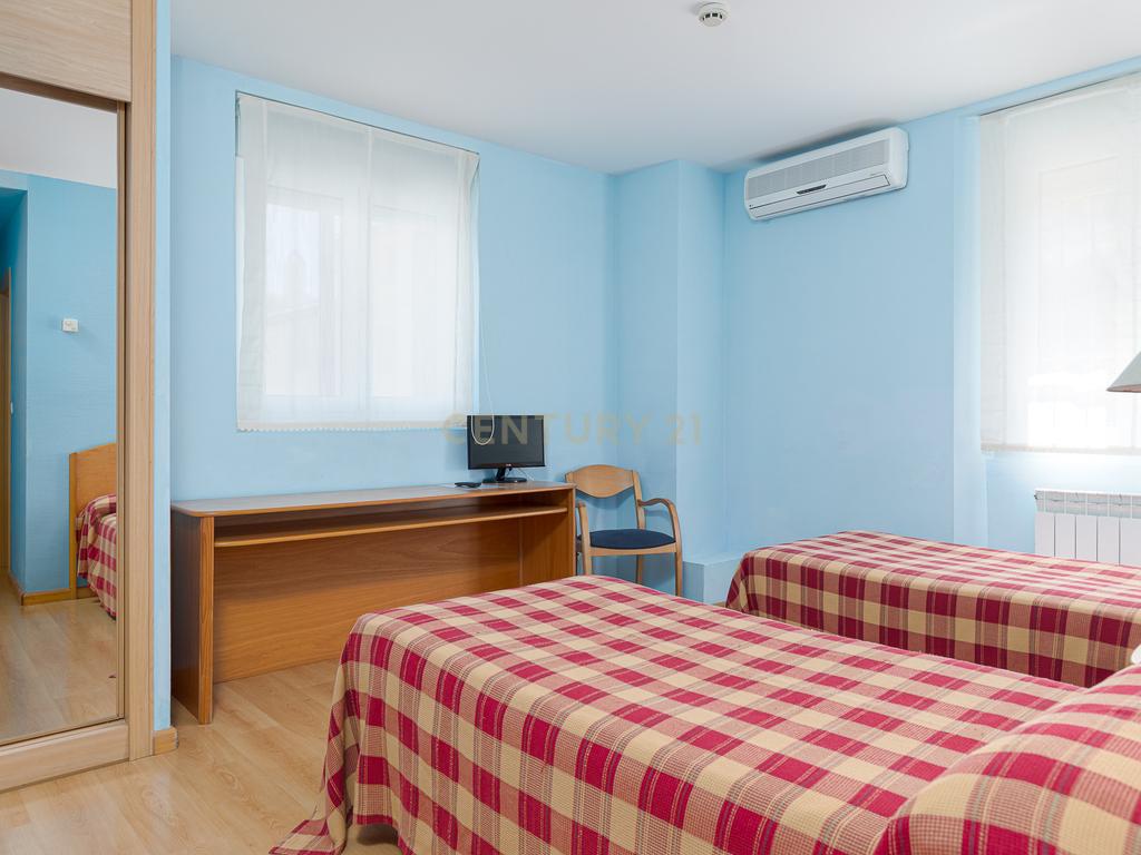 Hotel Moderno em Aragón com 25 Quartos e Vista Panorâmica - Image 17