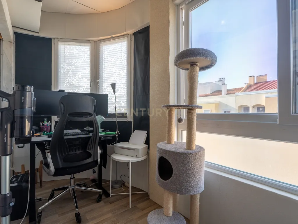 ** ESPECTACULAR APARTAMENTO T2 REMODELADO, NA URBANIZAÇÃO DA ANTA ** - Image 12