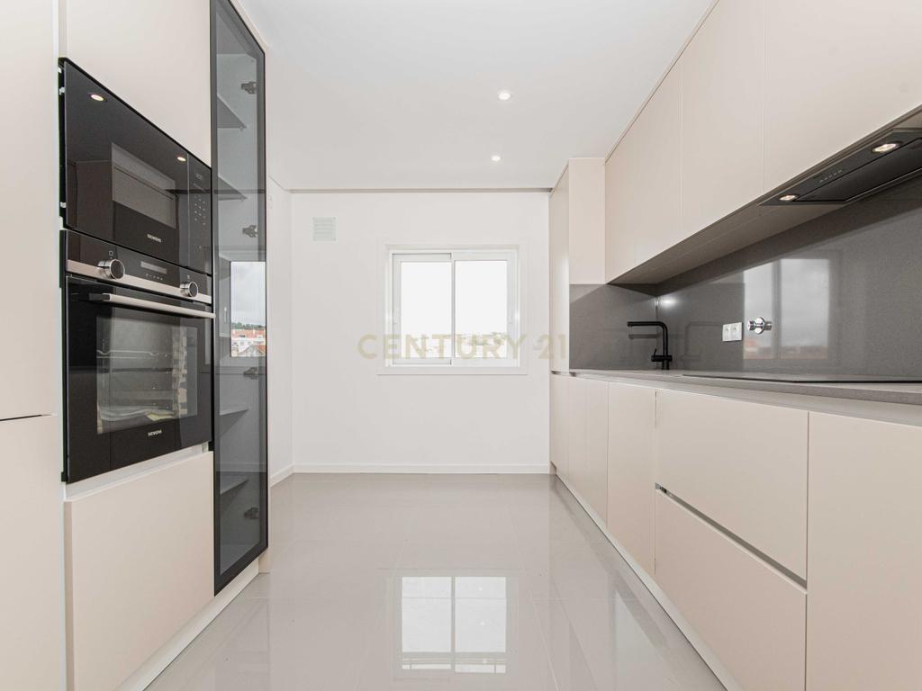 Apartamento Novo T2, com varandas, garagem e arrecadação em Mafra - Image 6