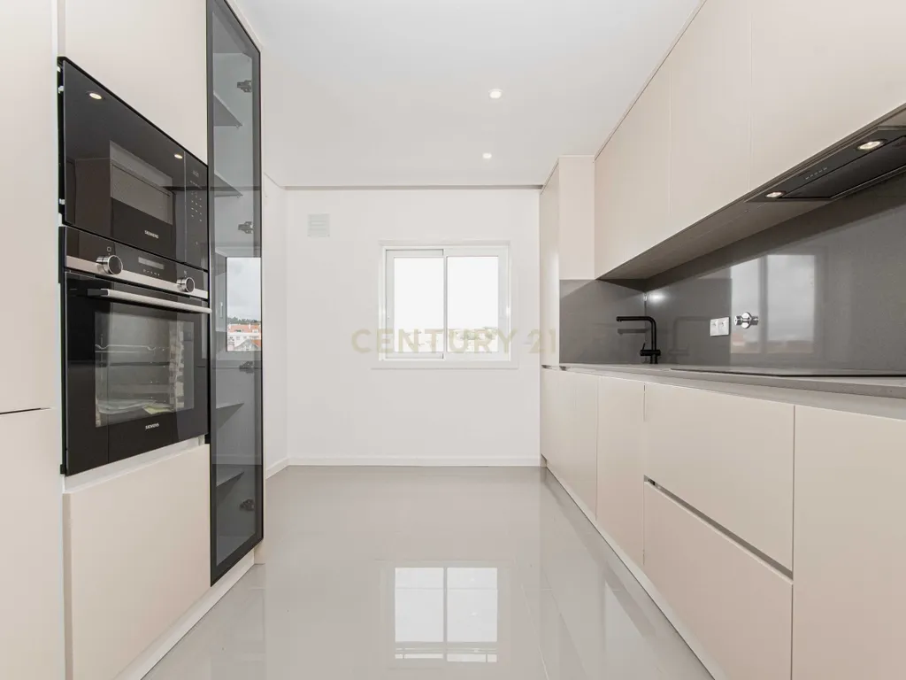Apartamento Novo T2, com varandas, garagem e arrecadação em Mafra - Image 6