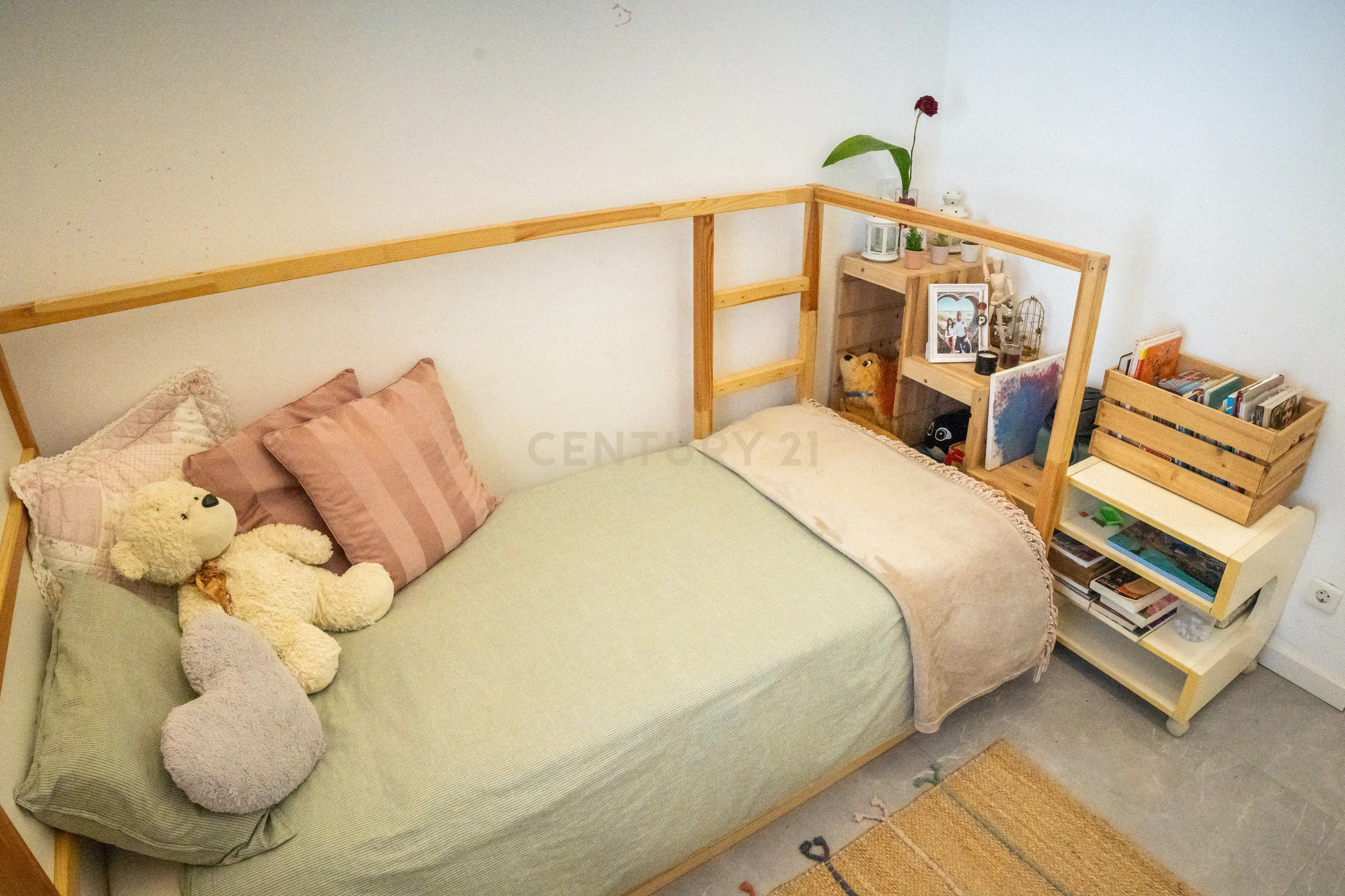 Apartamento T3 Renovado em São Domingos de Benfica – Conforto e Funcionalidade - Image 44