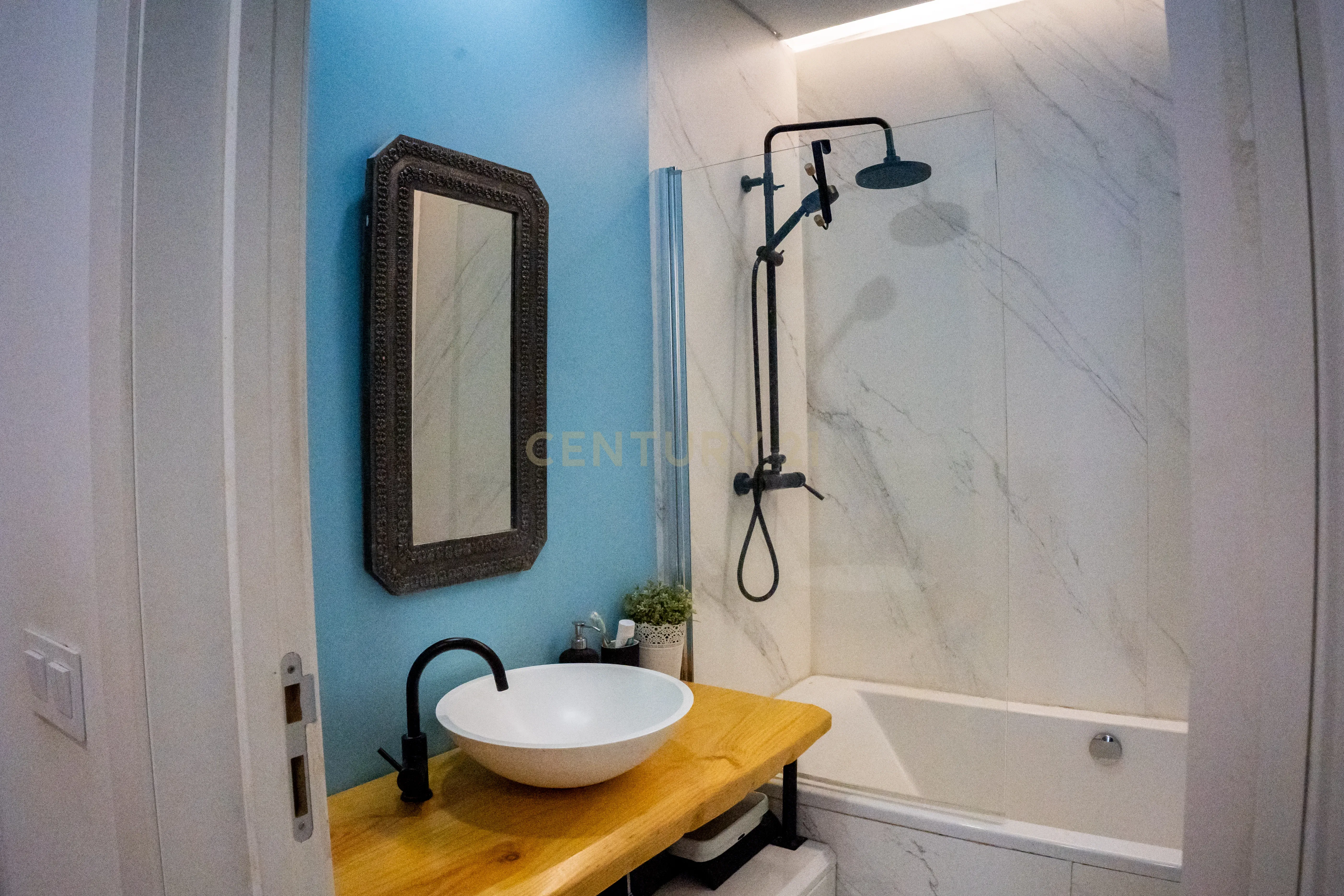 Apartamento T3 Renovado em São Domingos de Benfica – Conforto e Funcionalidade - Image 31