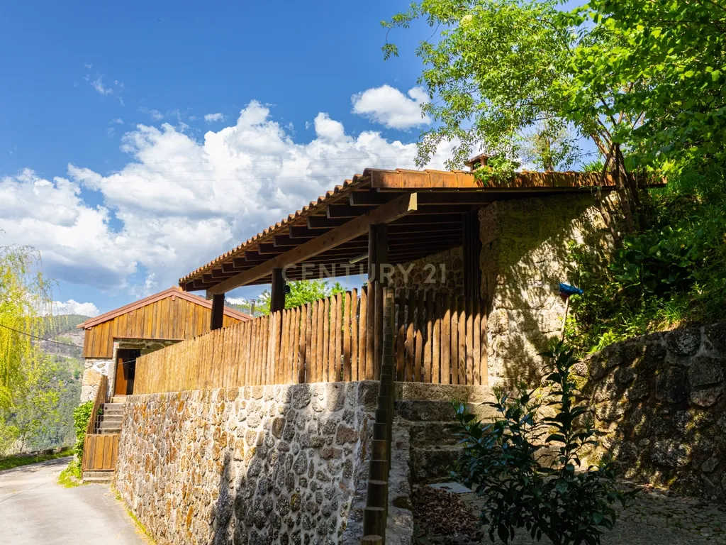 Um Refúgio no Gerês com 2 casas junto ao Rio - Image 57