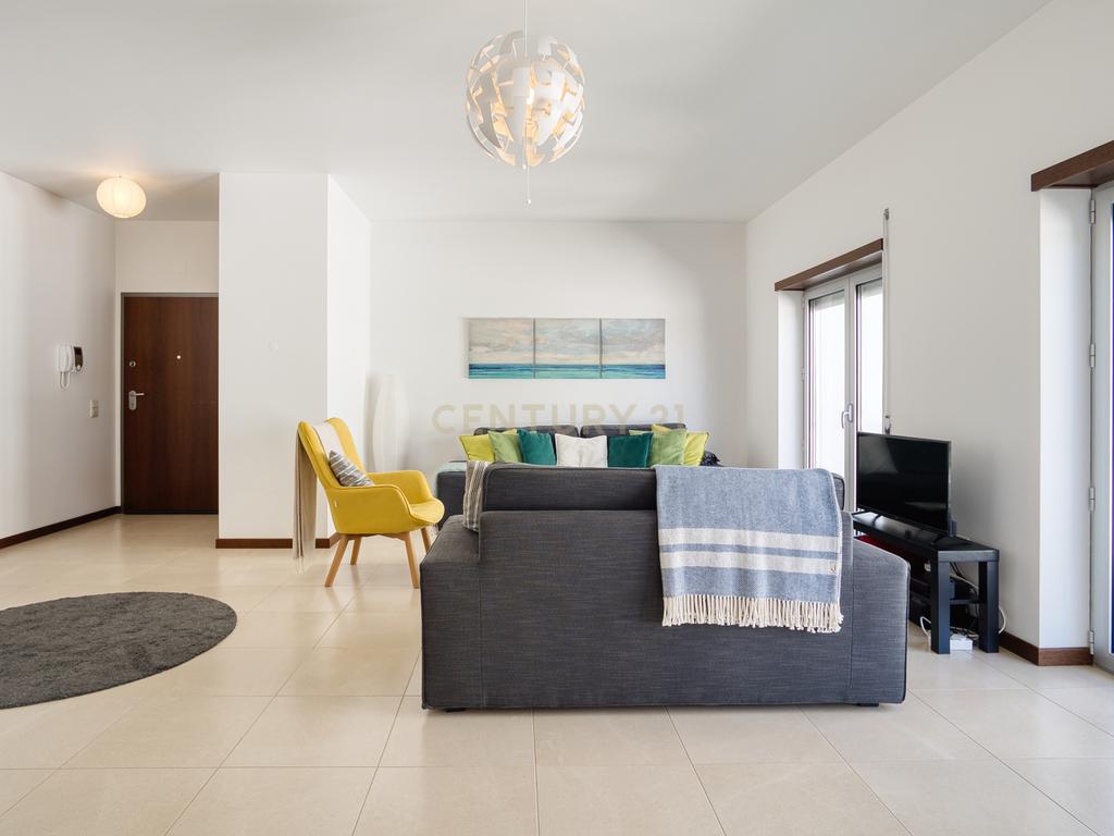 Apartamento T2 em Condomínio Fechado com Piscina e Jardins – Pederneira, Nazaré - Image 9