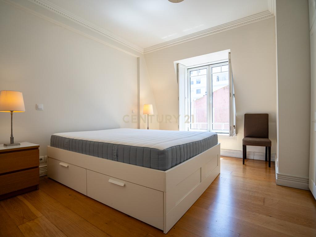 Apartamento T1 Moderno nas Avenidas Novas, Lisboa mobilado, com ar condicionado e garagem - Image 9
