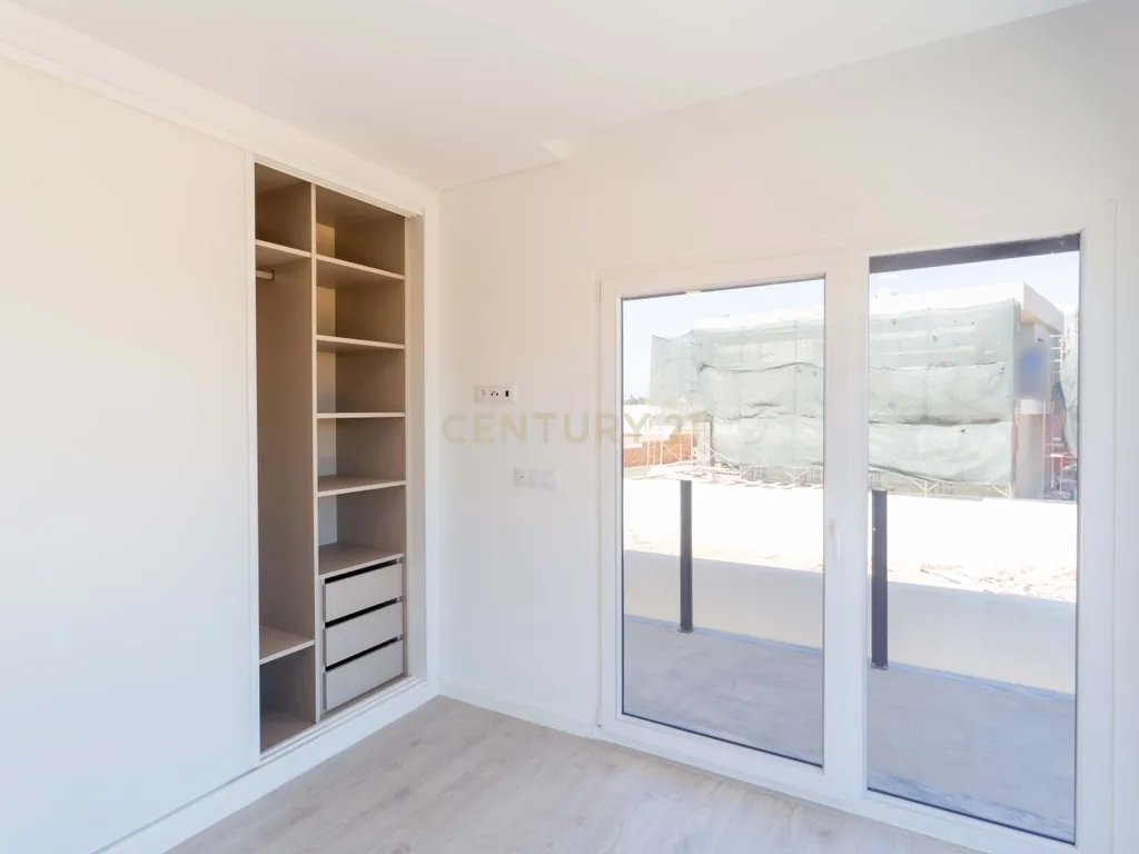 Oportunidade: Moradia T5 com jardim e piscina, na Sobreda, Almada. Em Venda! - Image 15