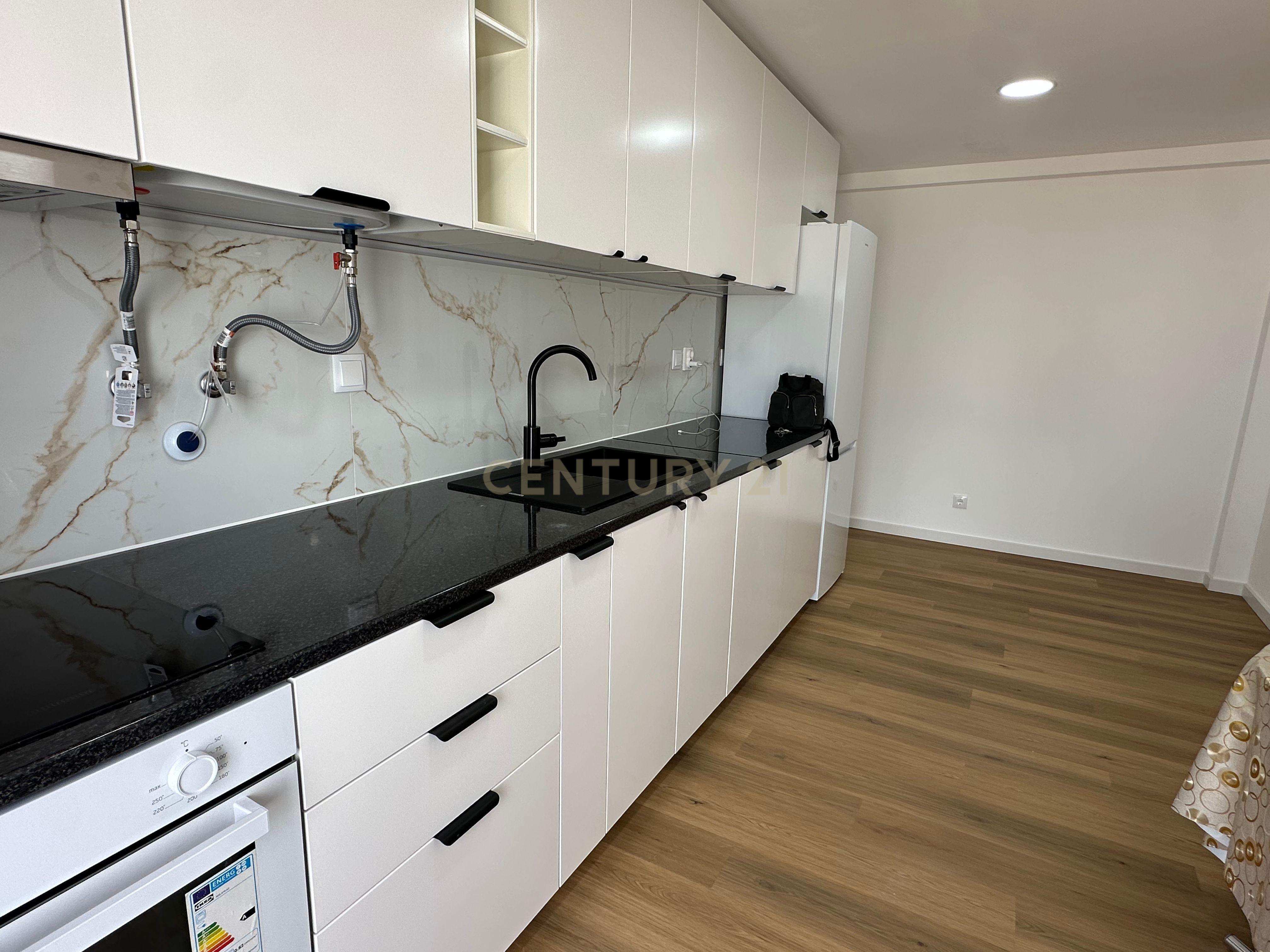 Fotografia 5 de Apartamento T2 Remodelado, Equipado e Mobilado - Olhão