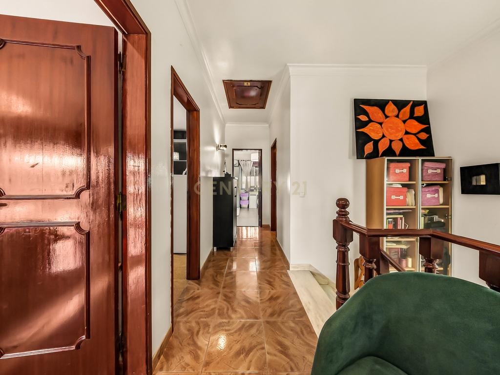 Moradia Geminada T3 com excelentes áreas, terreno e localização privilegiada em Fernão Ferro - Image 22