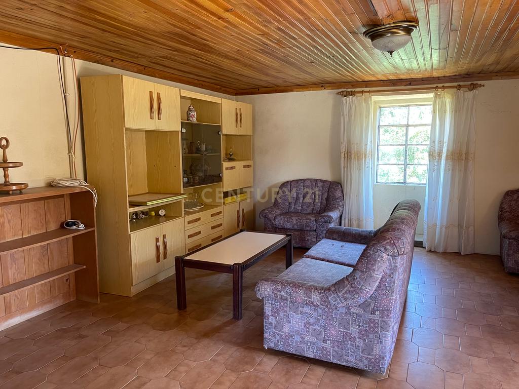 Uma quinta com uma casa que necessita de restauro, situada num terreno de 4000m², cortado por um riacho. - Image 31