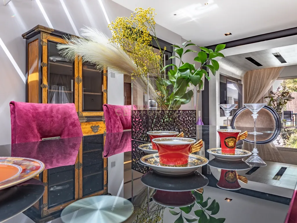 Villa de Design em Segunda Linha de Mar em Sitges com Mobiliário de Marcas de Luxo - Image 25
