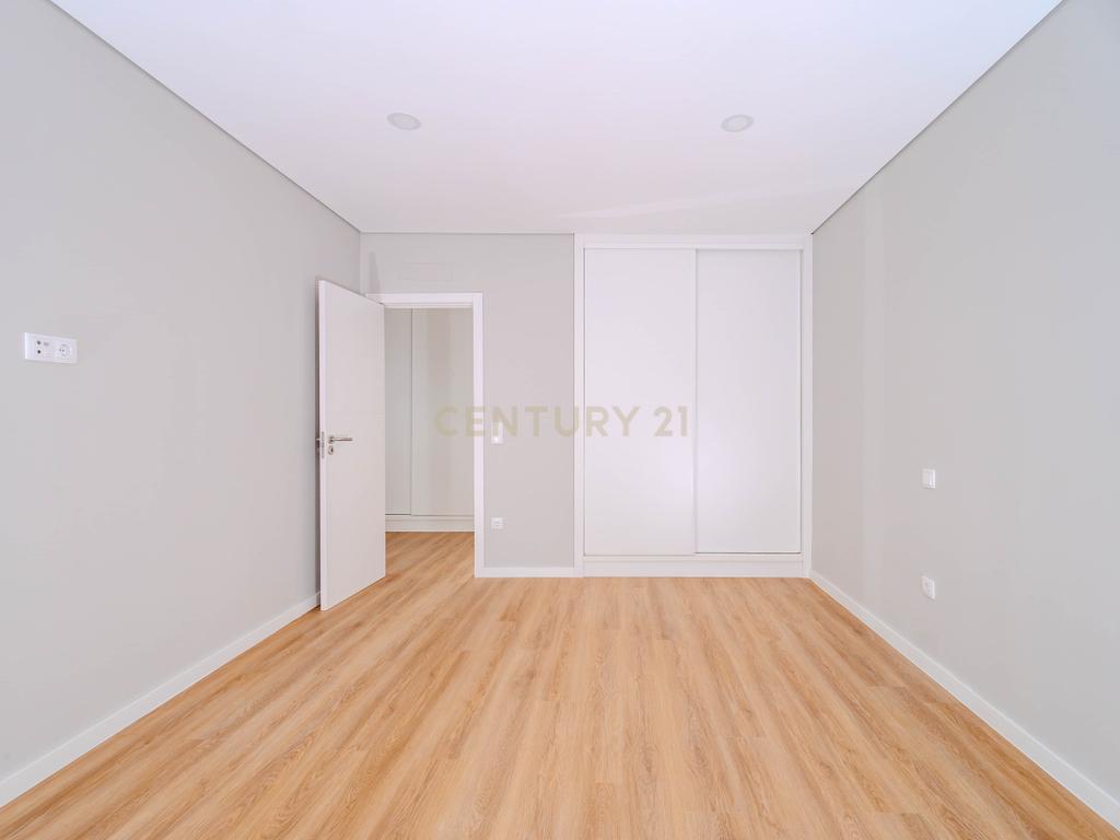 Apartamento T2 Novo com lugar de Estacionamento em Rio Tinto - Image 14
