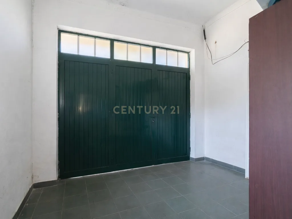 OPORTUNIDADE ÚNICA NA LOUSÃ – MORADIA COM GRANDE POTENCIAL (habitação e comércio) - Image 12