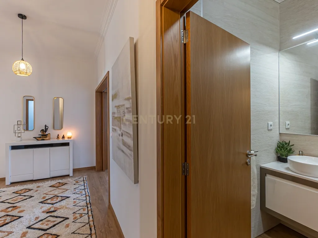 Fantástica moradia T4 de Luxo com piscina em Valongo - Image 14