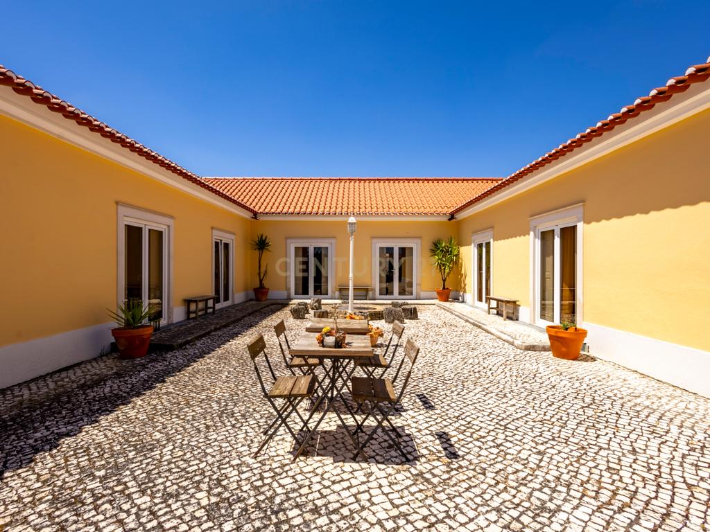 Moradia T5 Térrea com Piscina, Garagem e Lote de 2000 m² – Venda do Alcaide - Image 34
