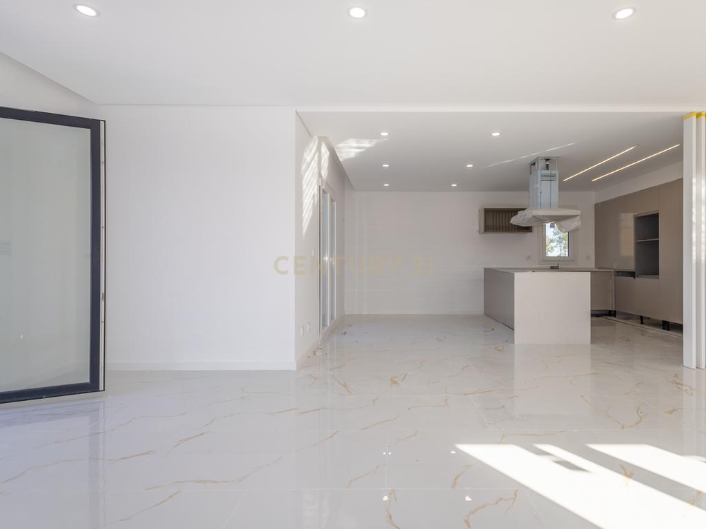 Carisma e boas áreas na sua Moradia Nova T4 Suites!!! no Pinhal do General - Image 25