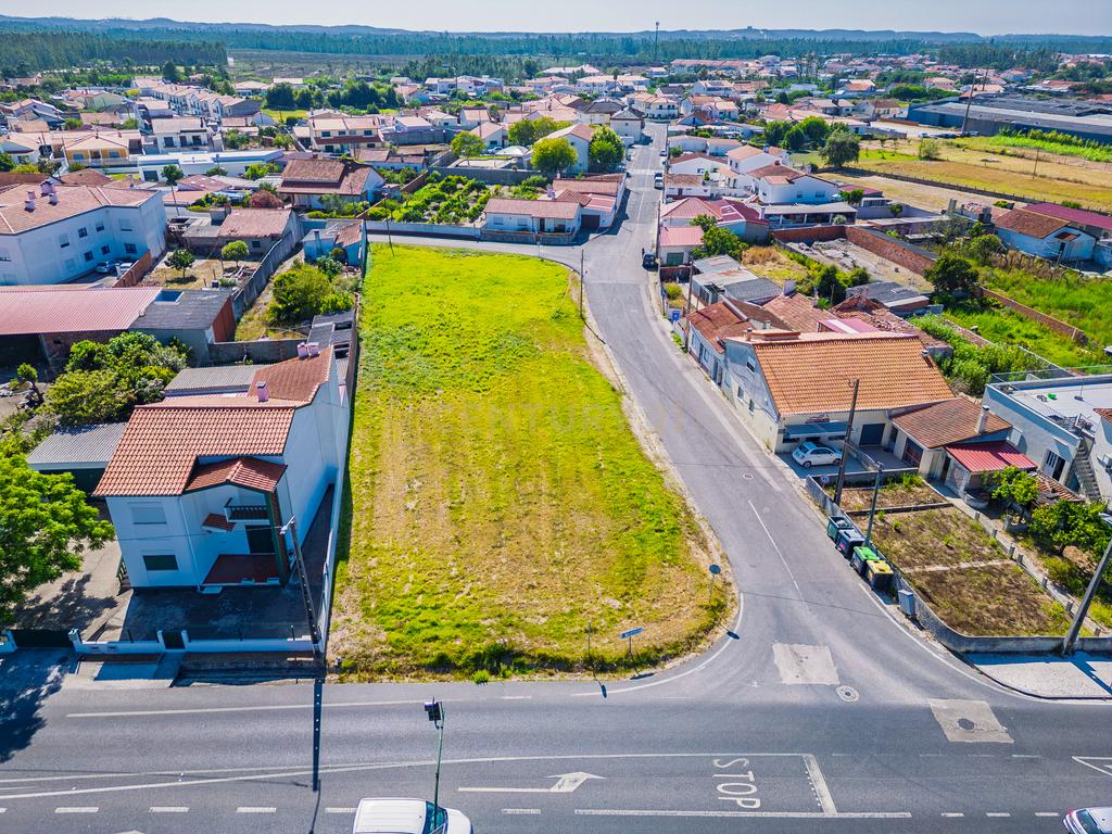 Terreno com 2.117 m² e elevado potencial construtivo. Antigo projeto aprovado para prédio de apartamentos e índice de construção 1. Uma excelente oportunidade para promotores imobiliários. - Image 13