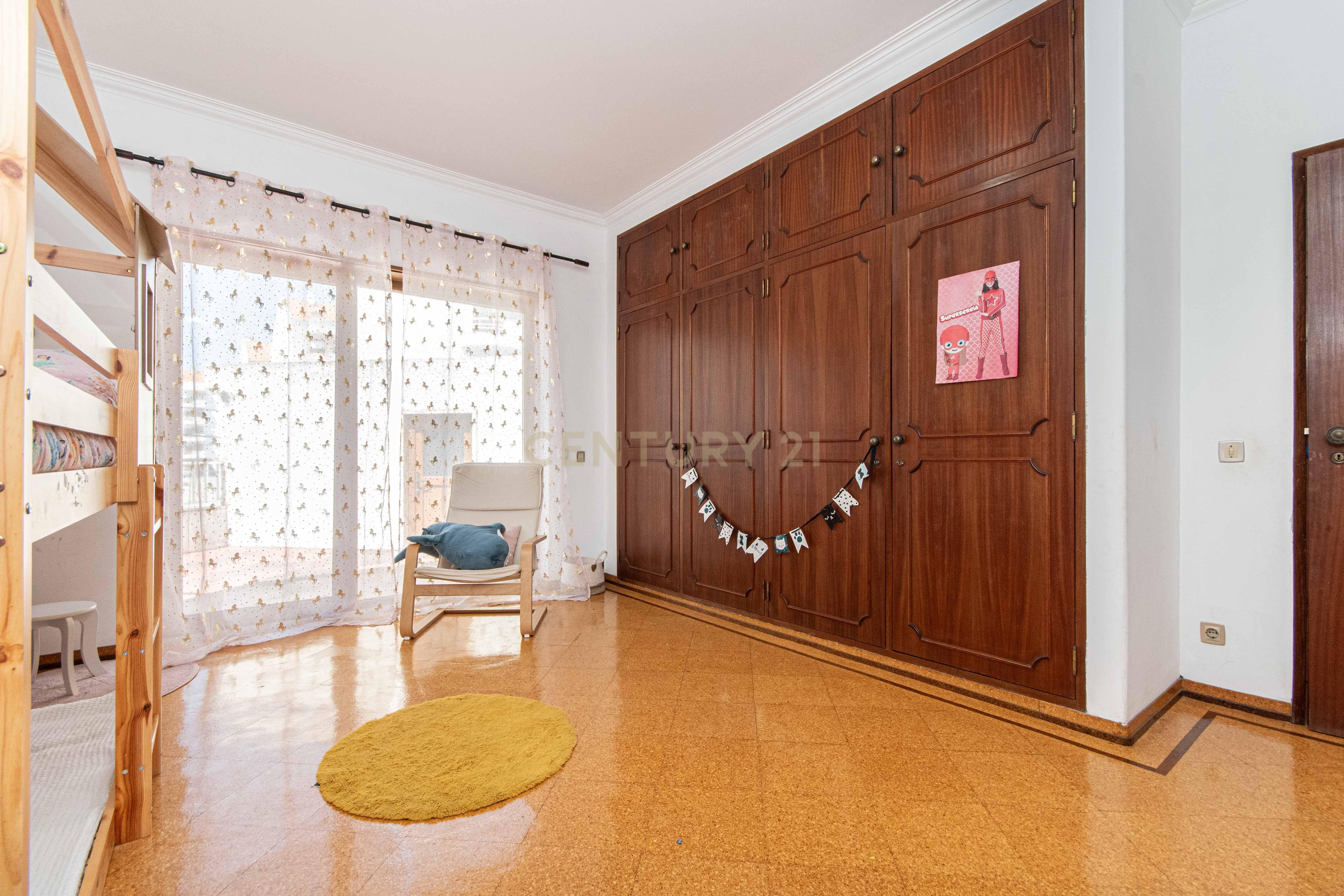 Moradia T6 no centro do Montijo com jardim e garagem - Image 48