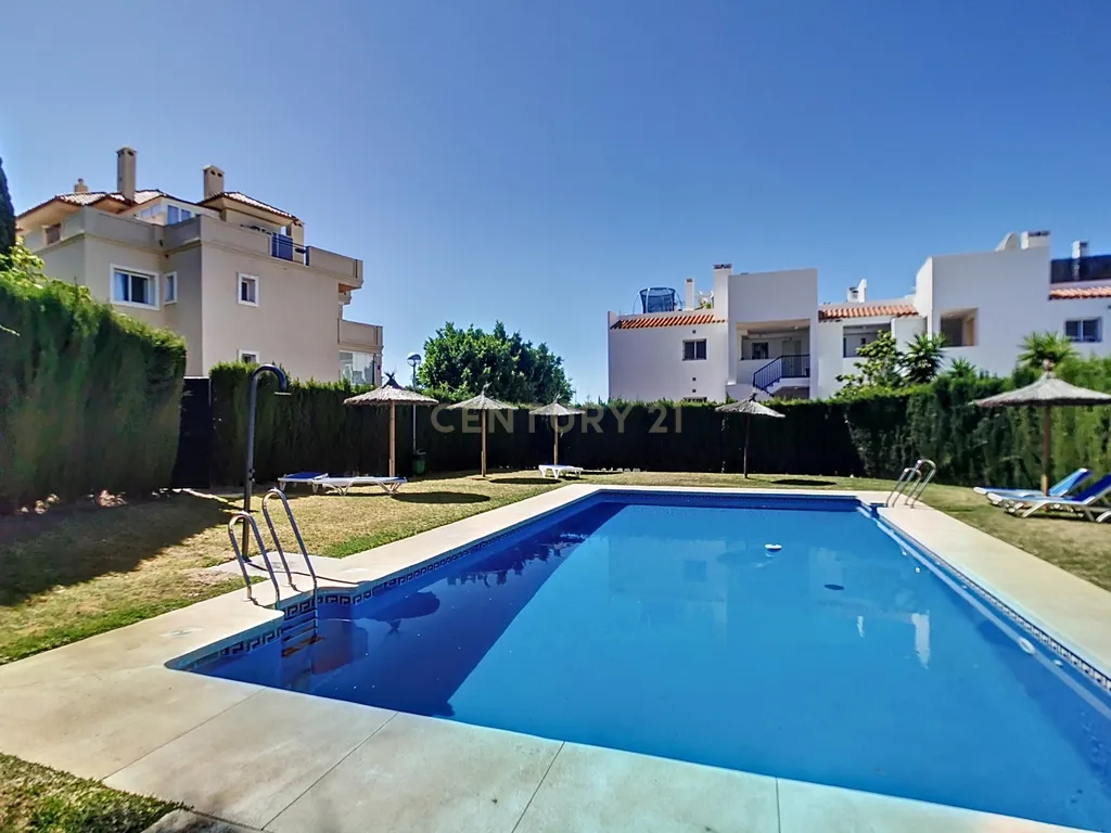 Luxuosa Moradia em Málaga com Terraço e Acessibilidade - Image 16