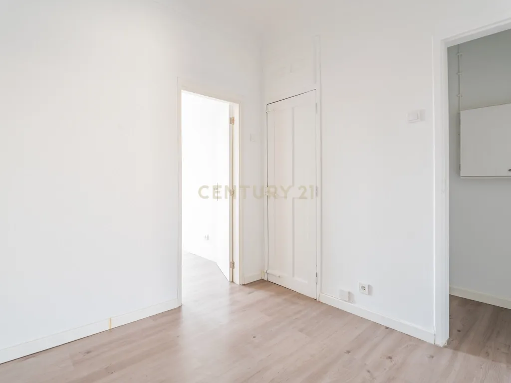 Apartamento T1 Remodelado na Penha de França – Lisboa - Image 17