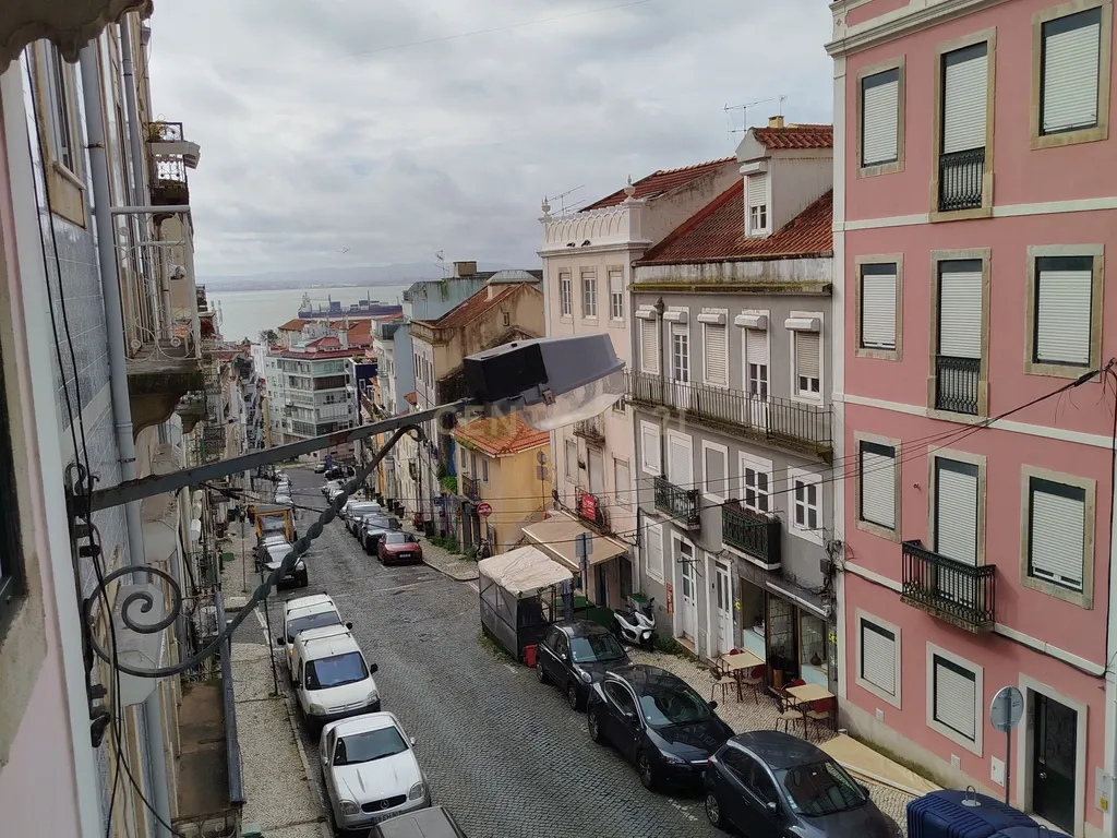 Edifício para Recuperação com Vista para o Rio em Lisboa (São Vicente) - Image 21