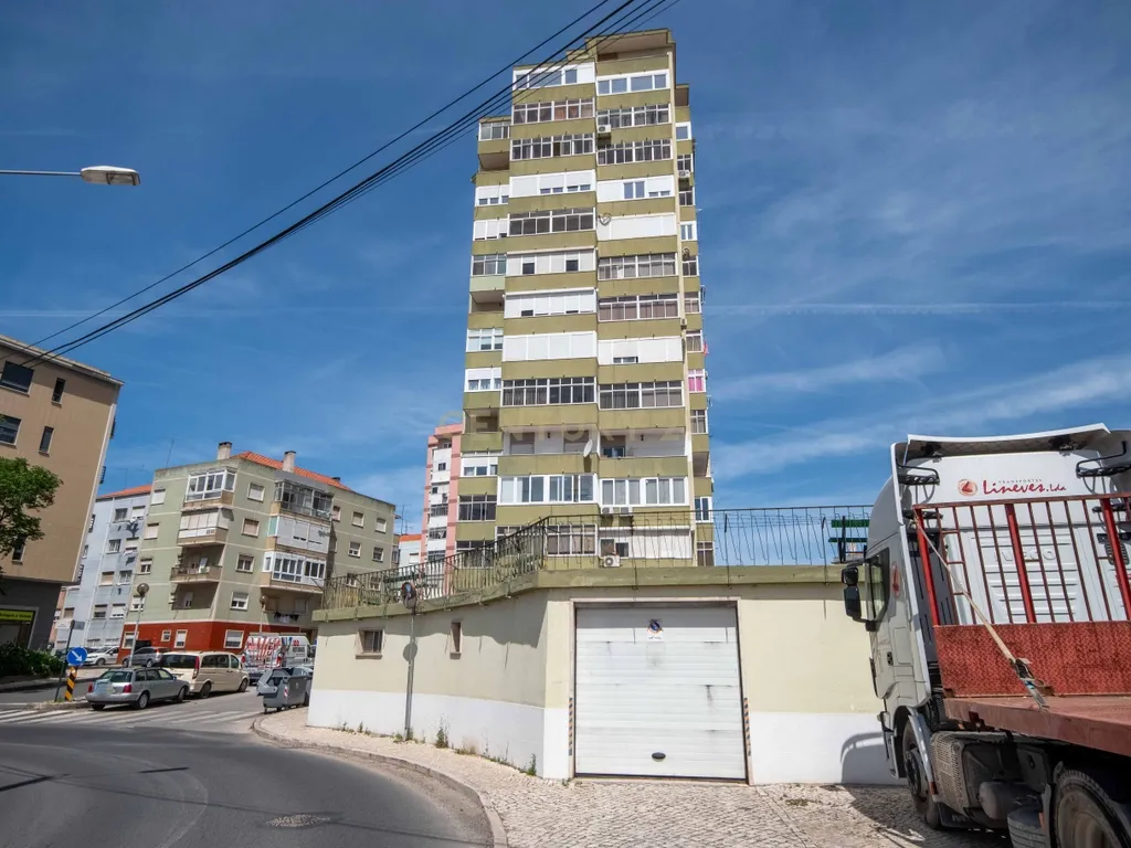 Apartamento T3 com mais de 100m² em Odivelas - Image 8