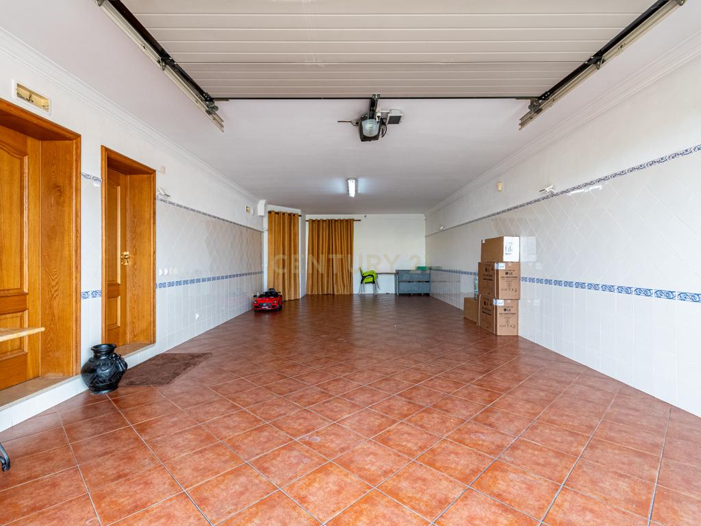 MORADIA T4 - SANTARÉM - Conforto, Elegância e Funcionalidade - Image 37