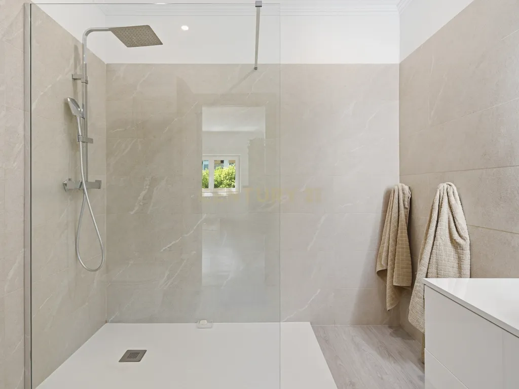 Elegante Apartamento T3 no Estoril com Box Fechada para 3 carros a poucos metros da praia - Image 29