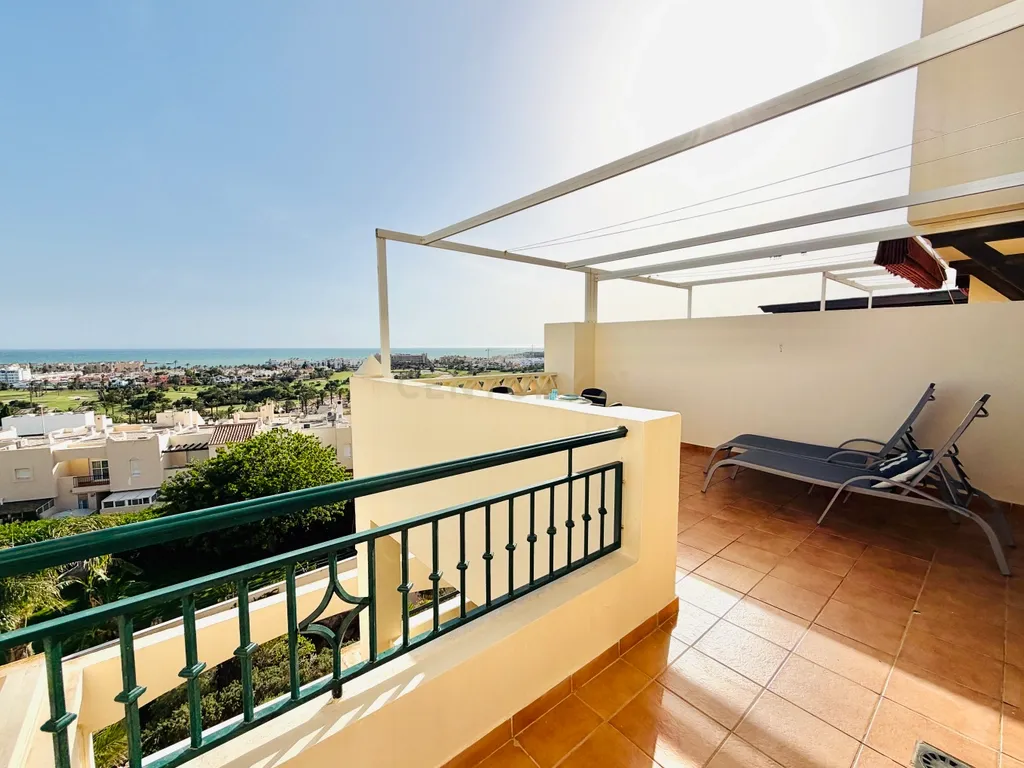 2 quartos | 2 casas de banho | Terraço com vistas para o mar, o golfe e os pores do sol - Image 20