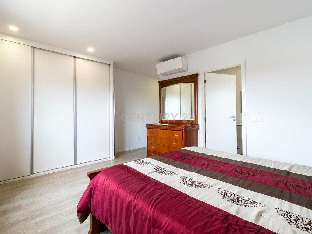 Excelente Moradia T3 Térrea SEMI-NOVA em Alcobaça com Jardim e garagem - Image 15