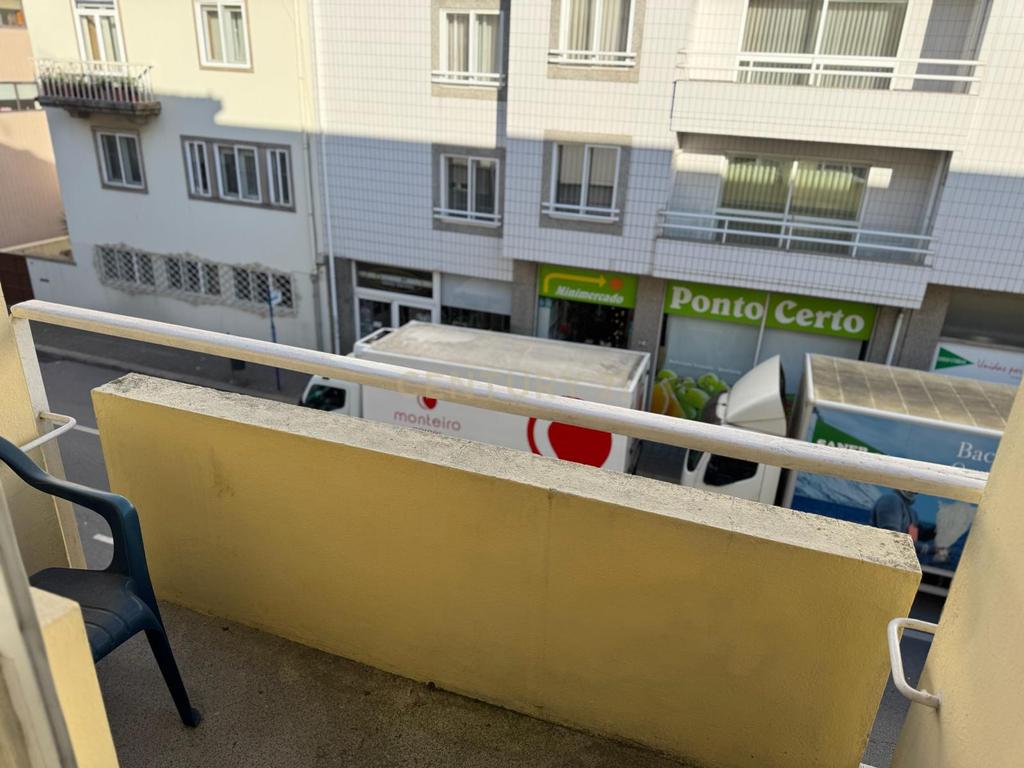 Fantástico Apartamento T2 com Varandas no Centro do Porto - Image 14