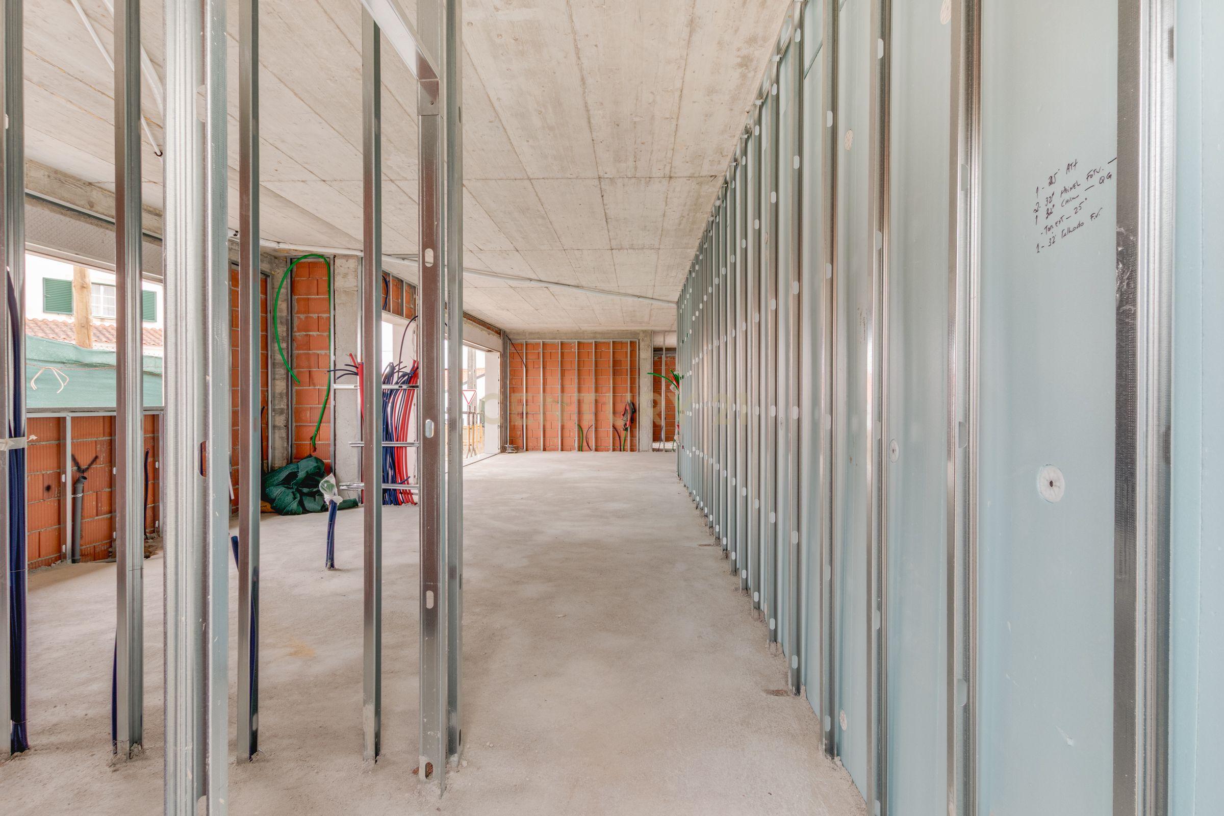 Fotografia 6 de Moradia Térrea em Construção: Conforto e Modernidade no Ramalhal, Torres Vedras