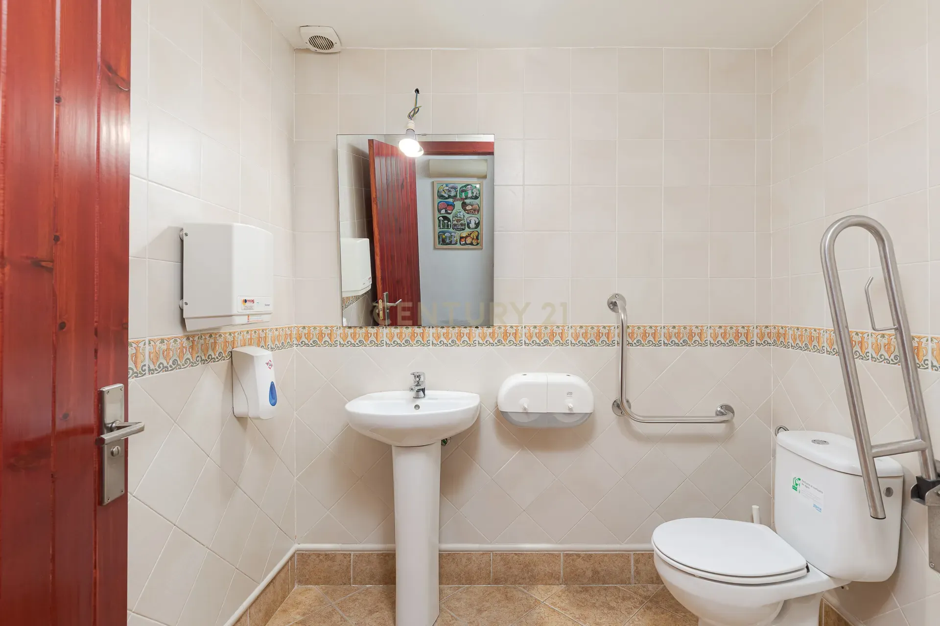 Hotel Moderno em Aragón com 25 Quartos e Vista Panorâmica - Image 9