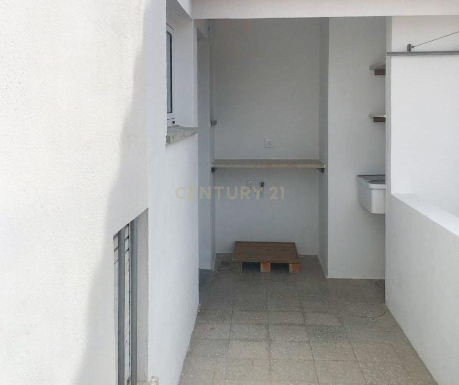 🏡 Moradia Geminada T2 Renovada para arrendamento no Livramento – Perto das Praias e de Lisboa - Image 8