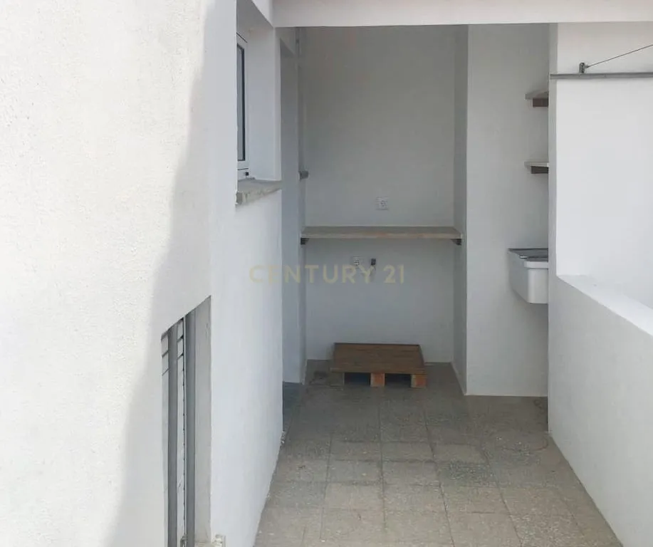 🏡 Moradia Geminada T2 Renovada para arrendamento no Livramento – Perto das Praias e de Lisboa - Image 8
