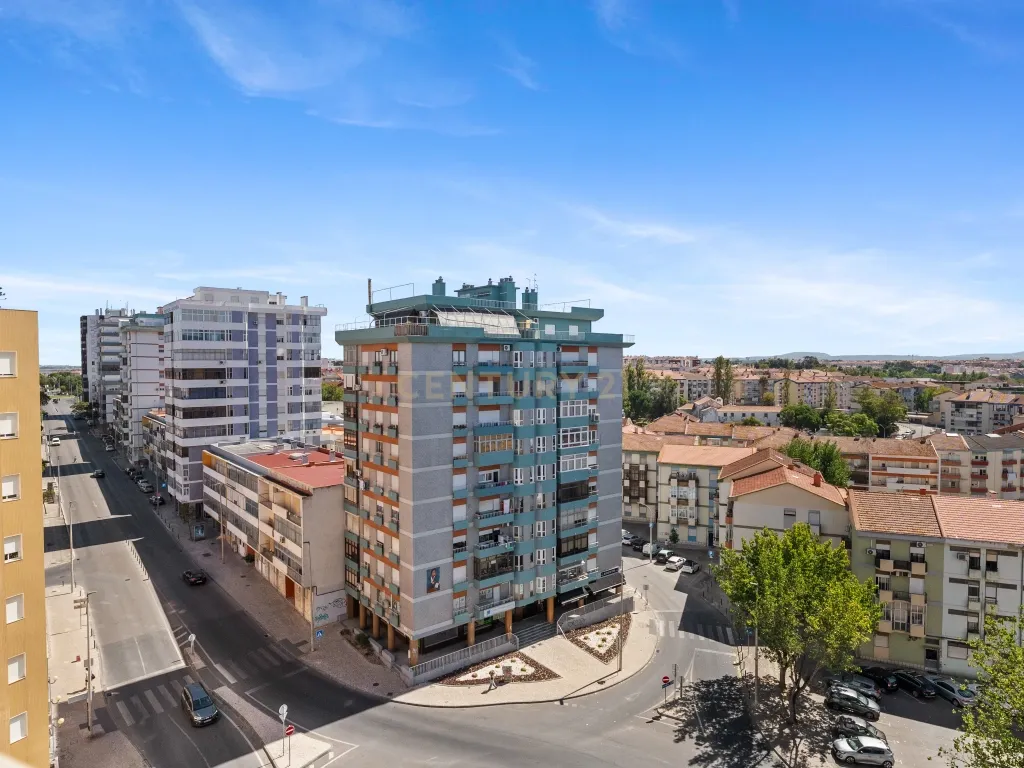 Apartamento Duplex de 7 assoalhadas no Barreiro - Image 30
