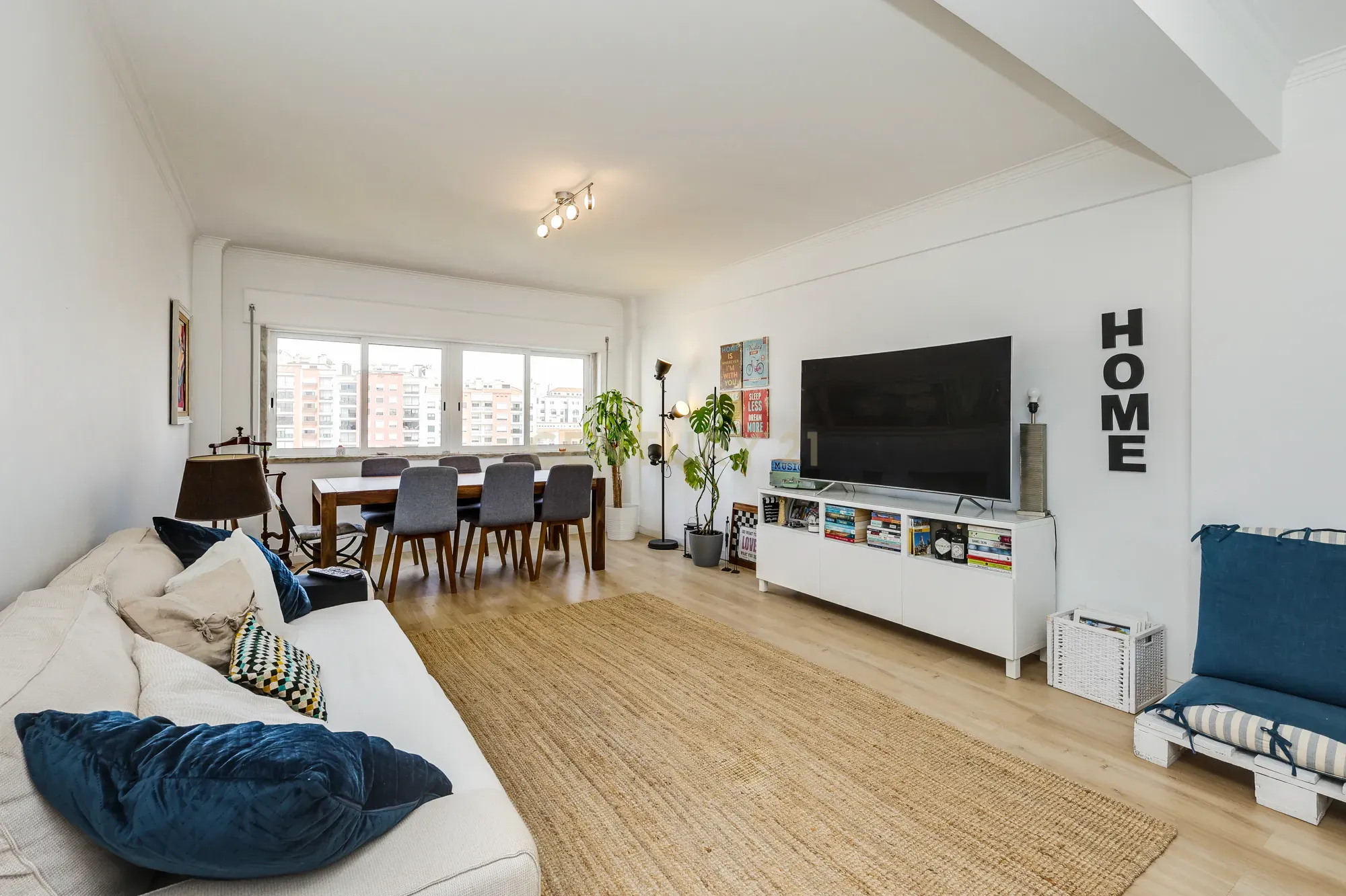 Fotografia 3 de Apartamento T3 Remodelado em Massamá (Rua Miguel Torga)