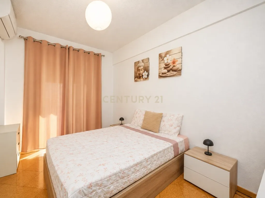 T3 Semi-Remodelado em São Sebastião, Setúbal - Image 10