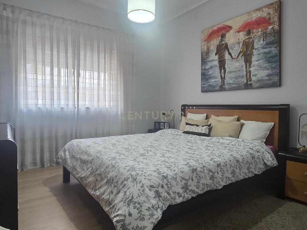 Apartamento T3 em Viana do Castelo com Varanda e Boa Localização - Image 1
