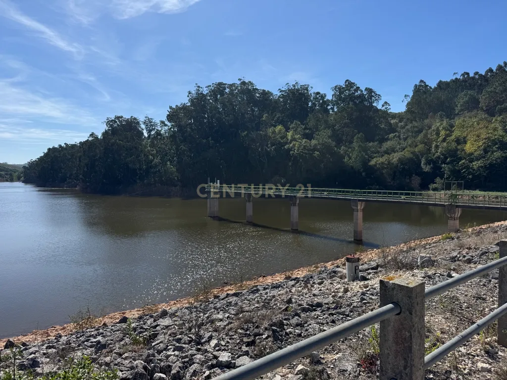 Moradia em ruína com 5.570 m² de terreno em Alvorninha - Image 20
