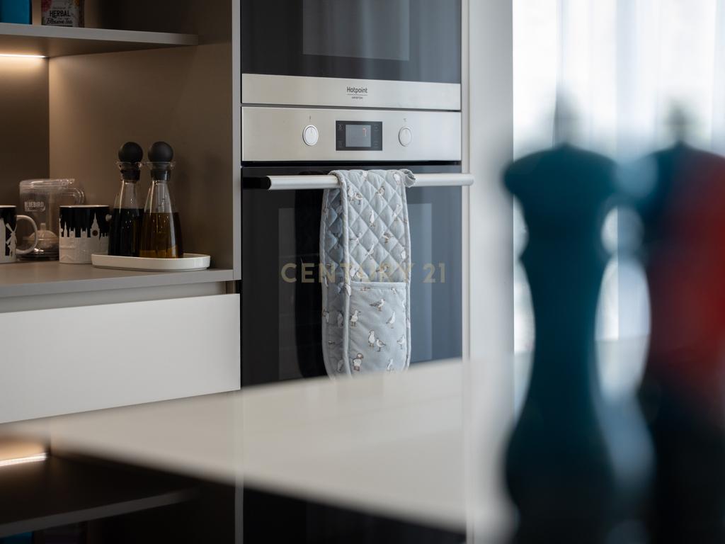 Luxuoso Apartamento Novo com Vista Parque em Lousada - Image 17